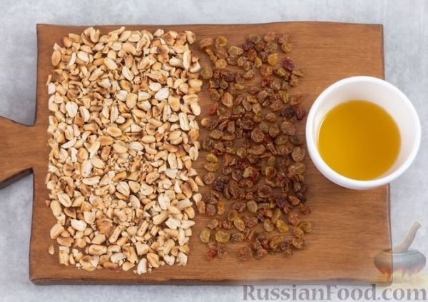 Гранола с орехами, изюмом и мёдом (на сковороде)