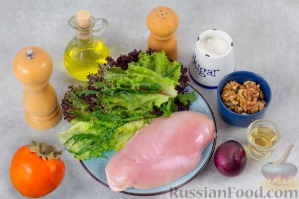 Салат с курицей, хурмой, луком и грецкими орехами