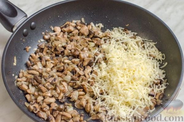 Рисовый рулет с шампиньонами, стручковой фасолью и сыром
