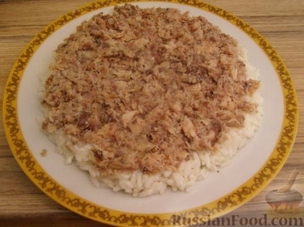 Слоеный салат "Мимоза" с рисом